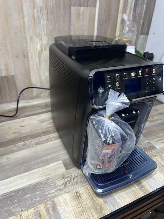 Кавомашина Philips LatteGo Series 5500 Series EP5547/90