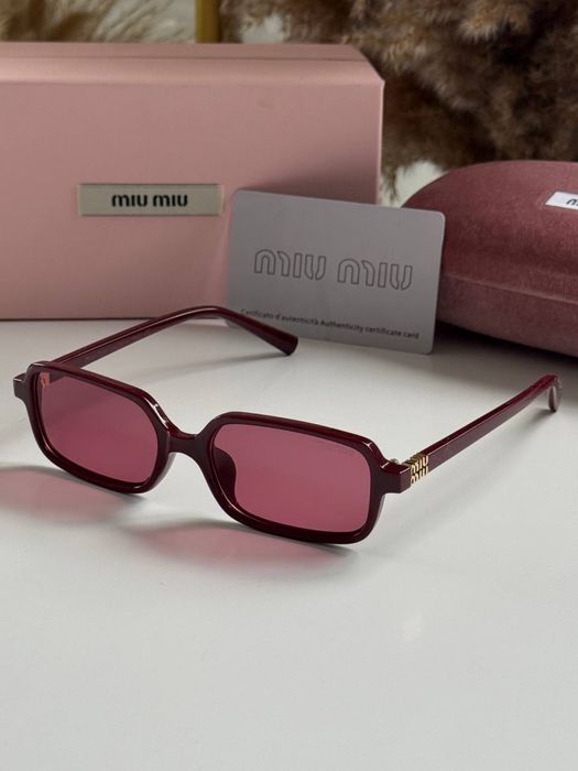 Сонячні окуляри miu miu