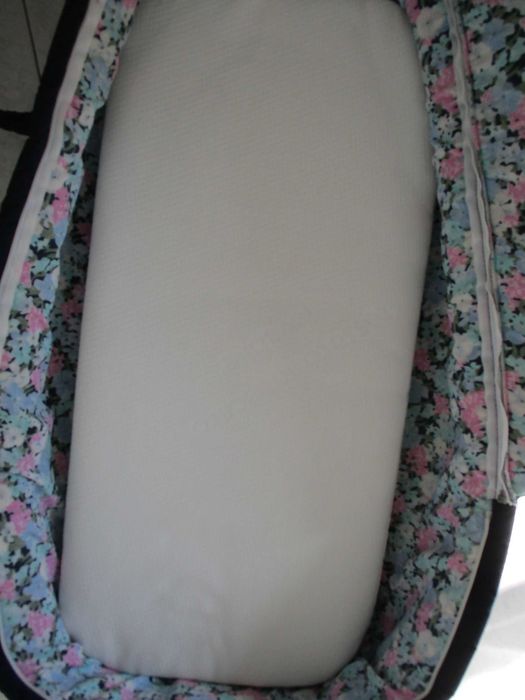 Alcofa berço p/ bebé 74cm x 35 cm, azul escuro, c/ alças e 2 colchões