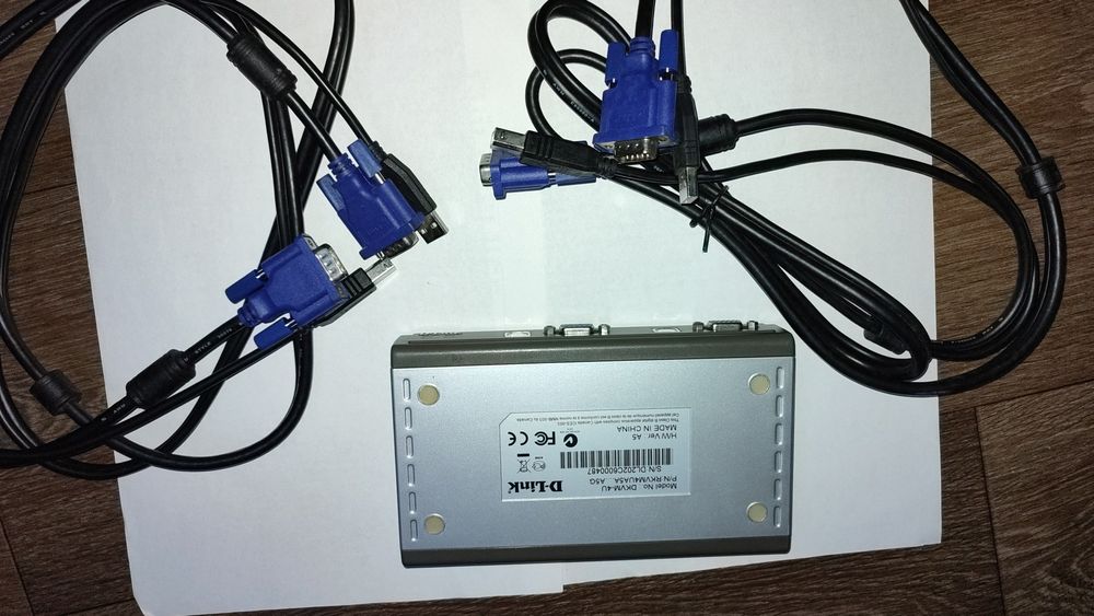 КВМ перемикач KVM D-Link DKVM-4U (4-x портовий перемикач)