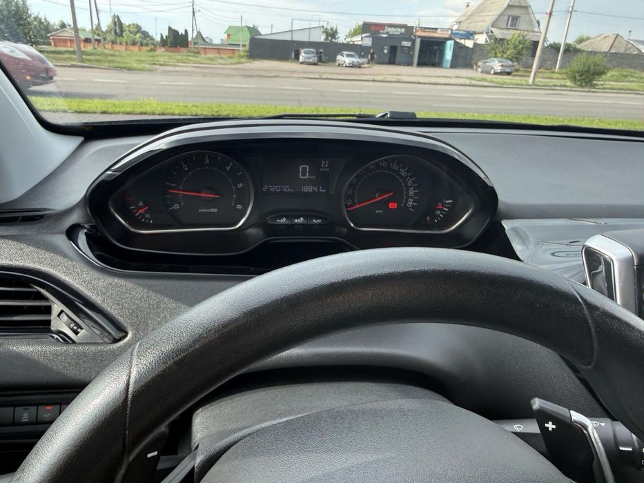 Продам Peugeot 208