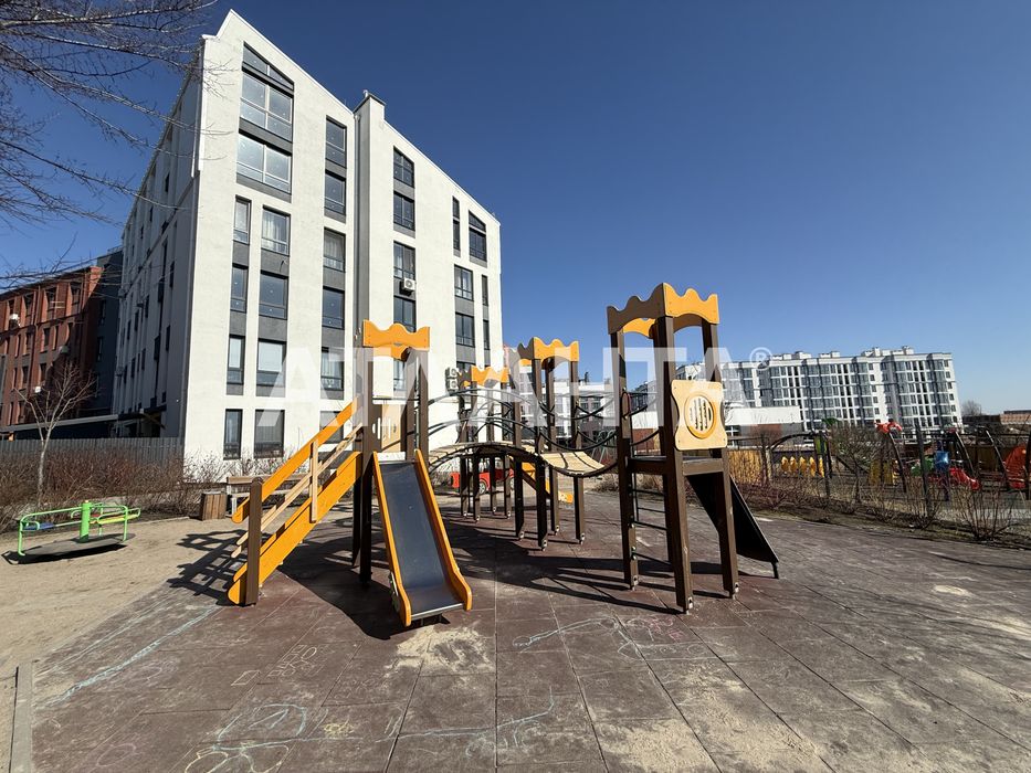 1 кімн. прост. квартира з част.ремонтом та терасою  в ЖК Емоція