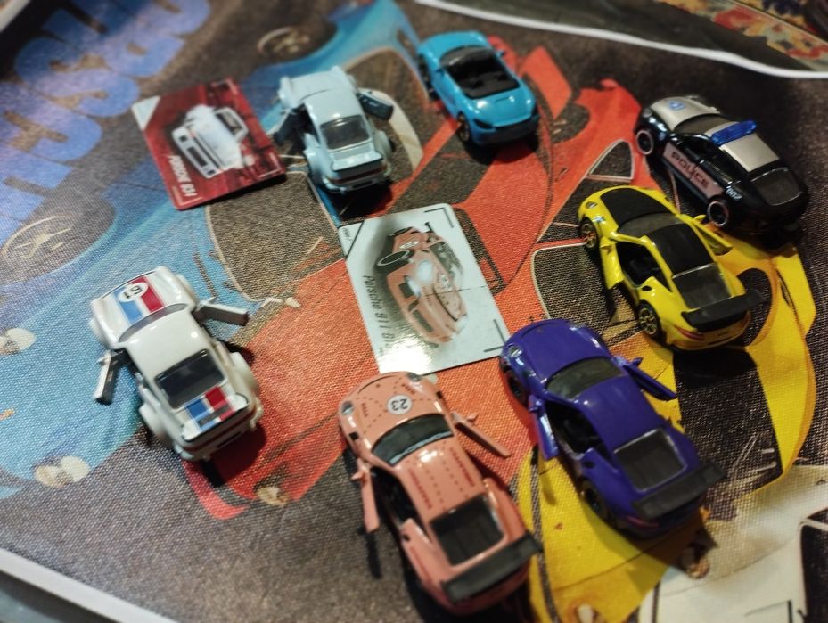 Conjunto Porsche Majorette (7 unidades) 1/64 + tela 911 para quadro