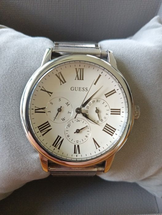 GUESS Srebrny Zegarek  Luksus & Precyzja