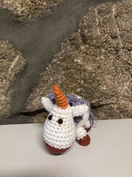 Unicornio de croché. Feito à mão.