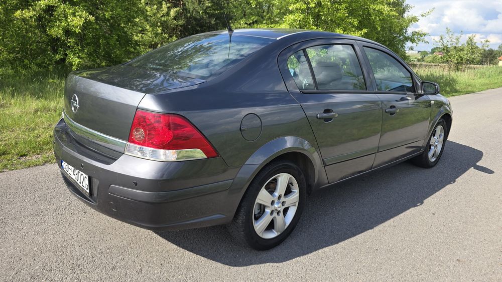 Astra H sedan lift 1.6 16v benzyna