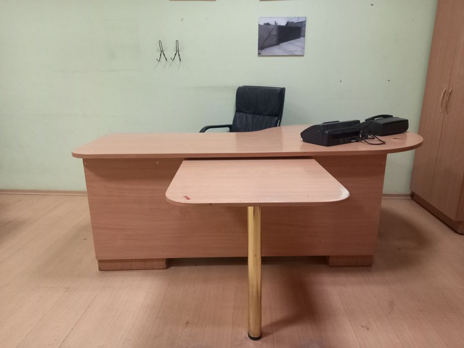 Отдам  стол офисный, б/у