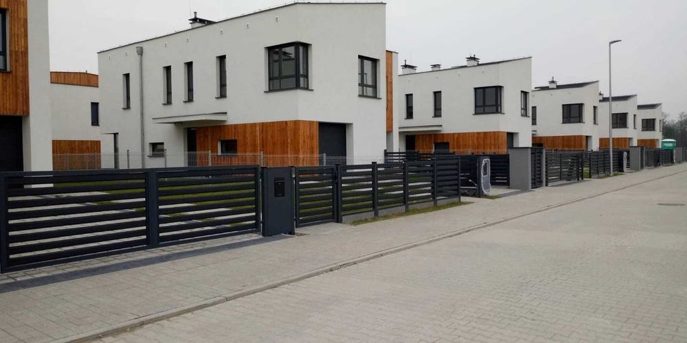 Brama przesuwna Palisada 400x125 cm RAL 7016 – trwała i elegancka