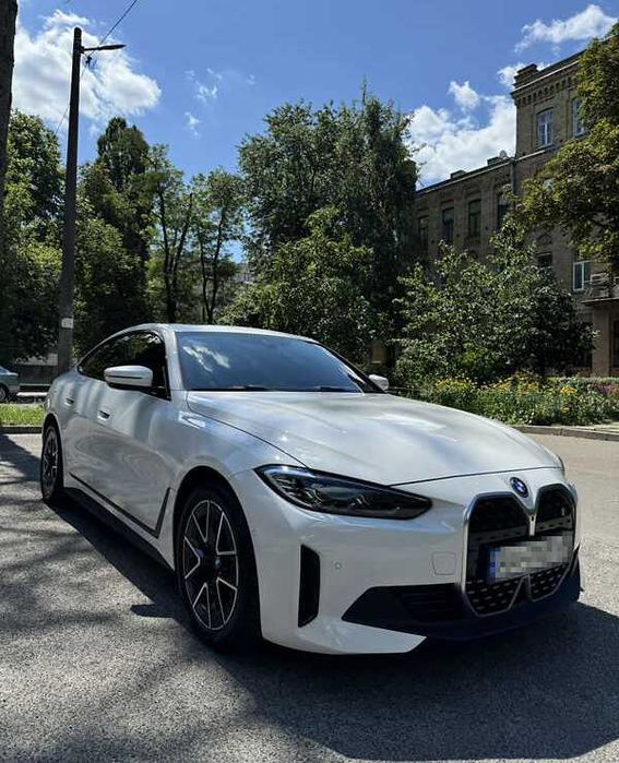 BMW i4 2022 83.9 kWh