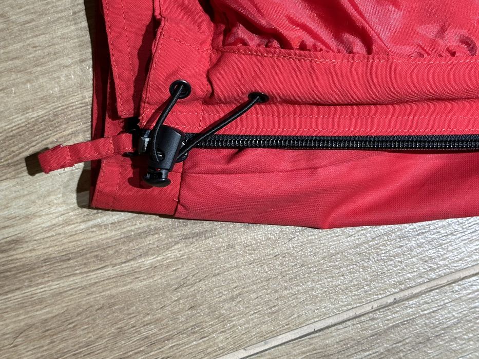 Kurtka przeciwdeszczowa czerwona