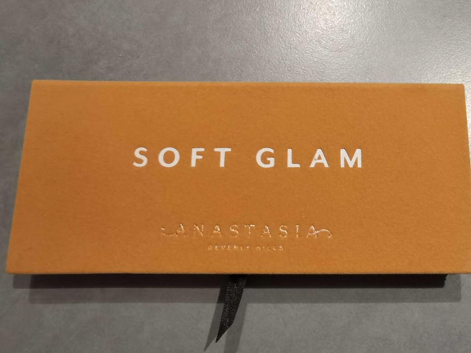 Paleta cieni ANASTASIA BEVERLY HILLS Soft Glam Palette