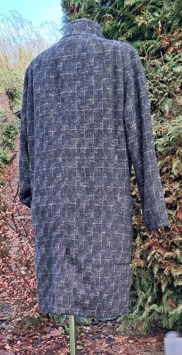 Przejściowy płaszczyk z dwurzędowym zapięciem