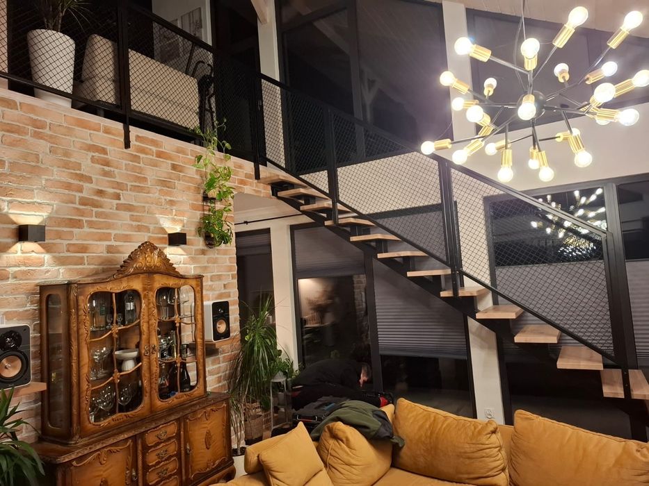 Schody samonośne na konstrukcjach metalowych