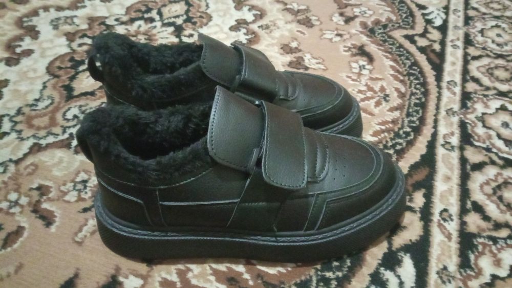 Зимові кросівки на липучках