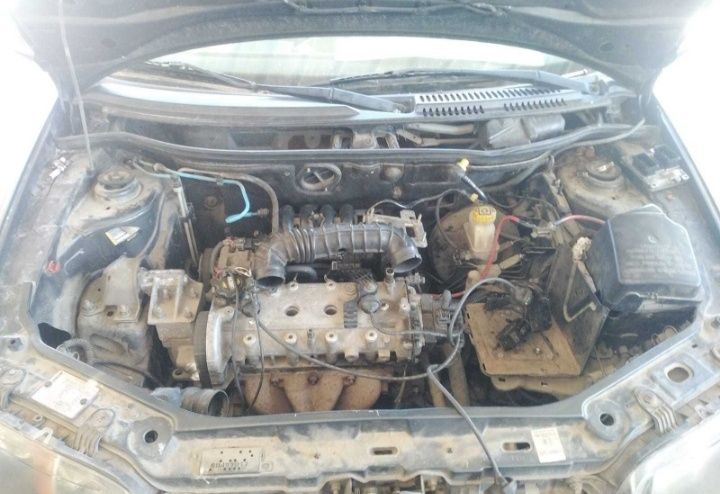 Para Peças Fiat Punto 80 1.2 16V de 2000 com 80CV com boa mecânica