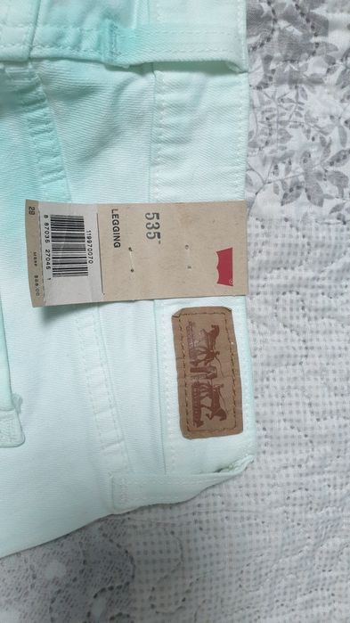 Зауженные джинсы Levis размер 28 (27)
