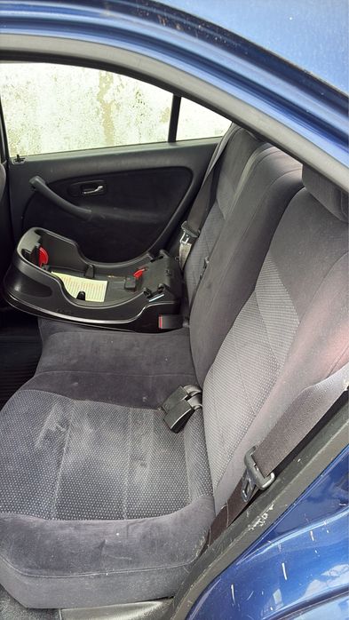 Vendo carro para peças com motor a trabalhar