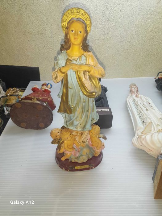 Várias figuras religiosas e outros artigos