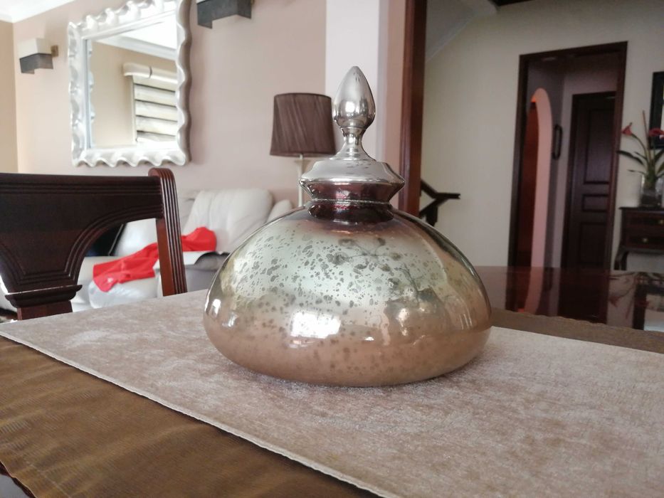 Peça decorativa em vidro, tons prateados