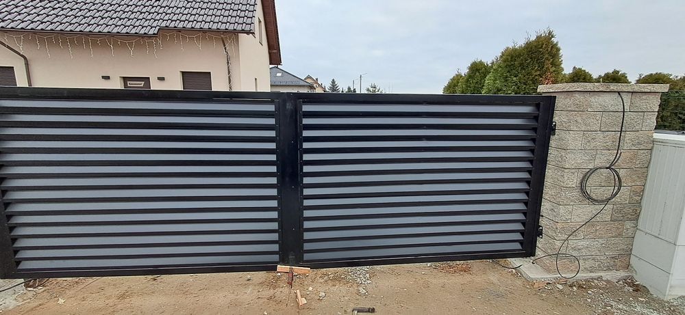 Brama przesuwna żaluzjowa