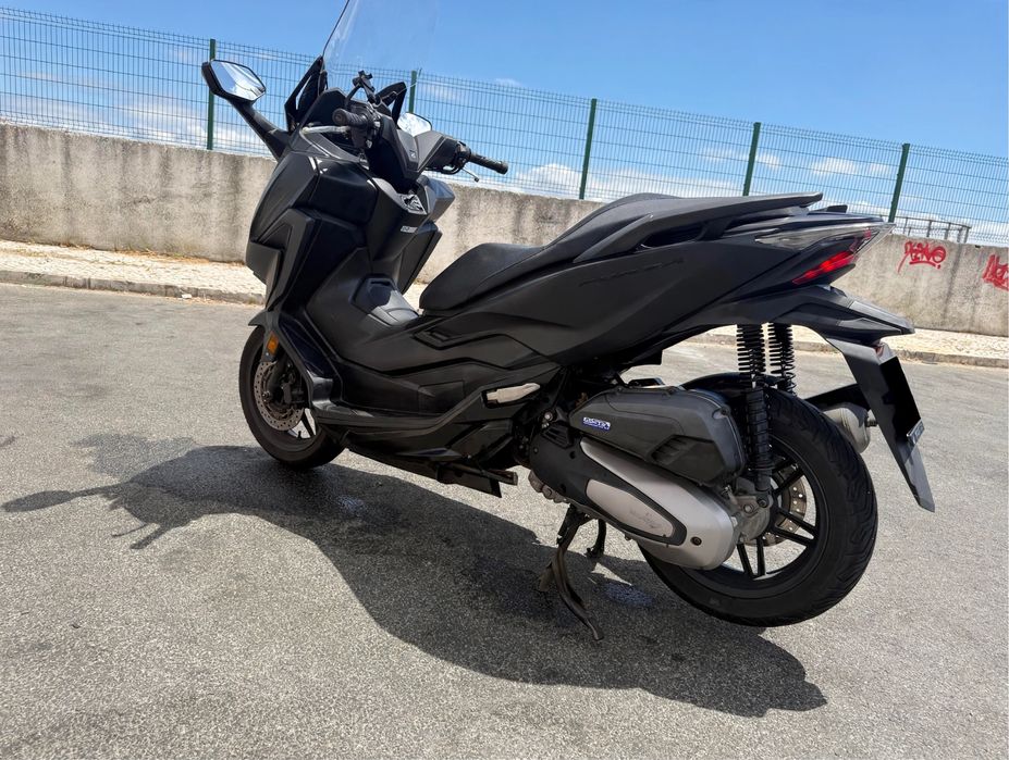 : Vende-se Honda Forza 125 em otimo estado !