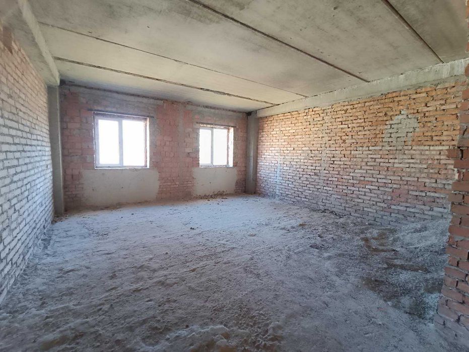 Продаж великої комерційної будівлі + земля приватизована, м. Дрогобич!