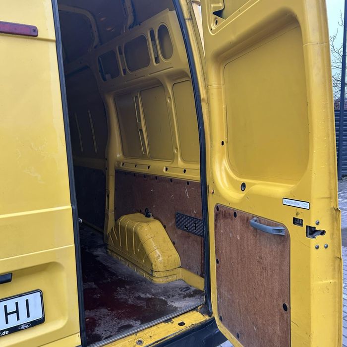 Продам вантажний автомобіль Ford Transit 2012 року випуску