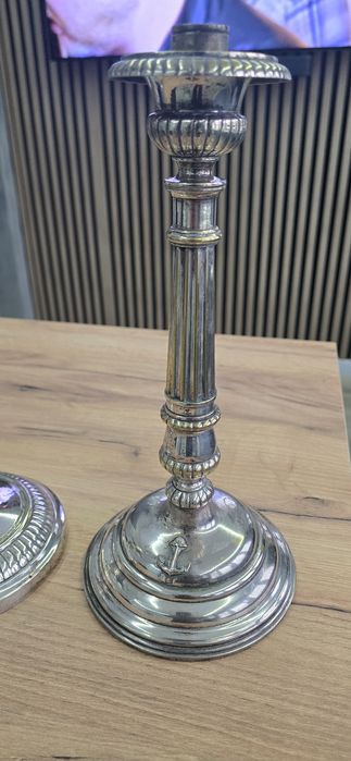 Dwa piekne świeczniki