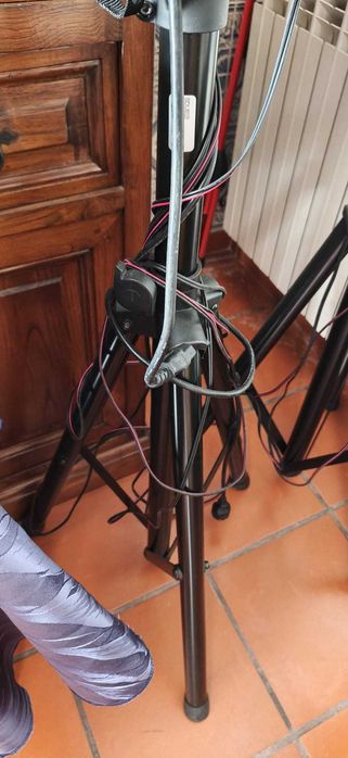 Sistema de Som Yamaha StagePas 400i + Tripés