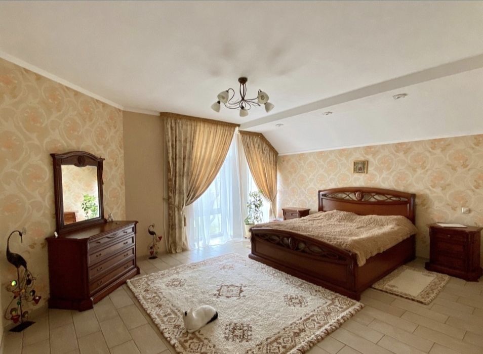 Продам шикарный дом в лесу возле реки