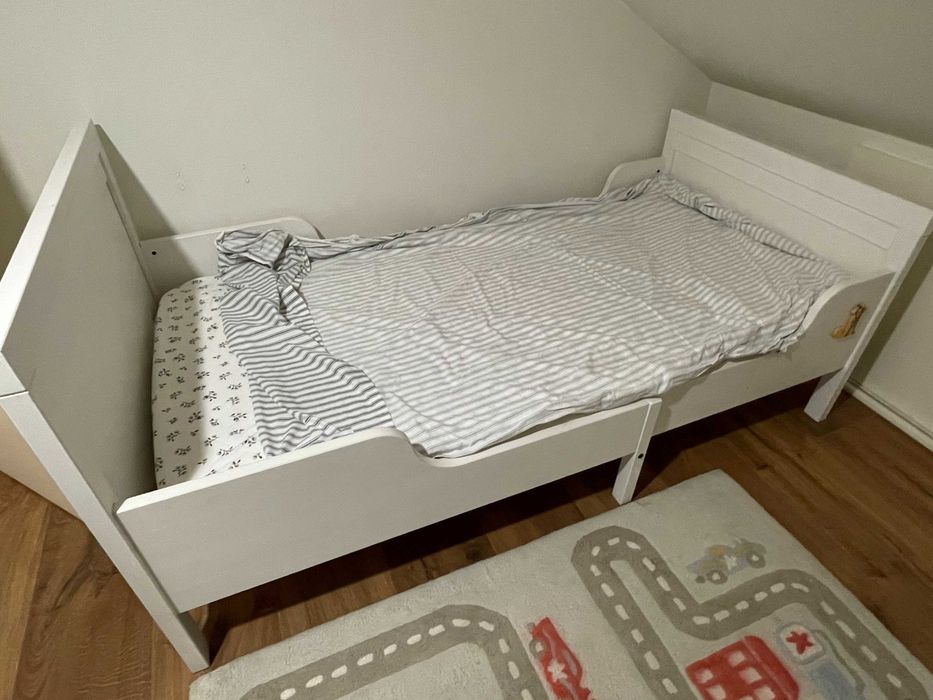 Camas de criança de tamanho ajustável. Inclui colchão