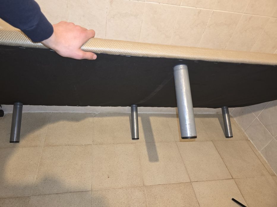 Estrado com pés solteiro