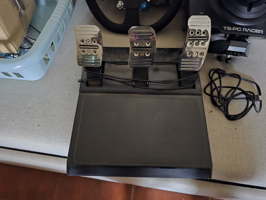 Simracer base trustmaster pc racer