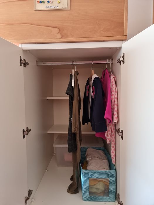 Cama tipo beliche com arrumação (c/ armário e 3 gavetões) 1/2 do preço