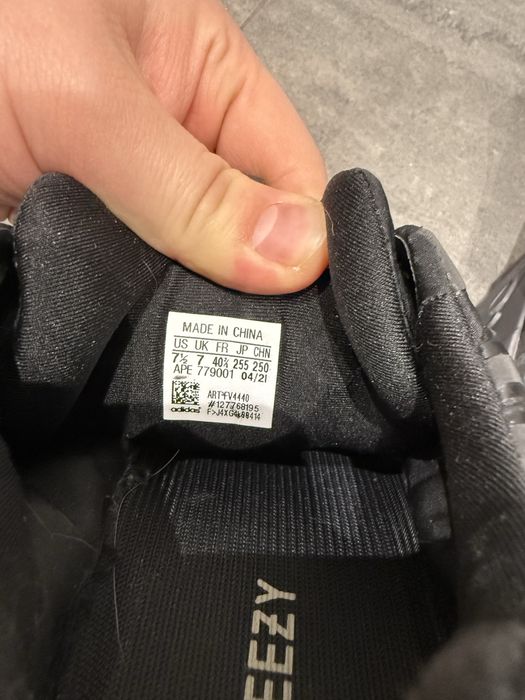 Buty Adidas Yeezy Boost 700 MNVN Triple Black 40 2/3