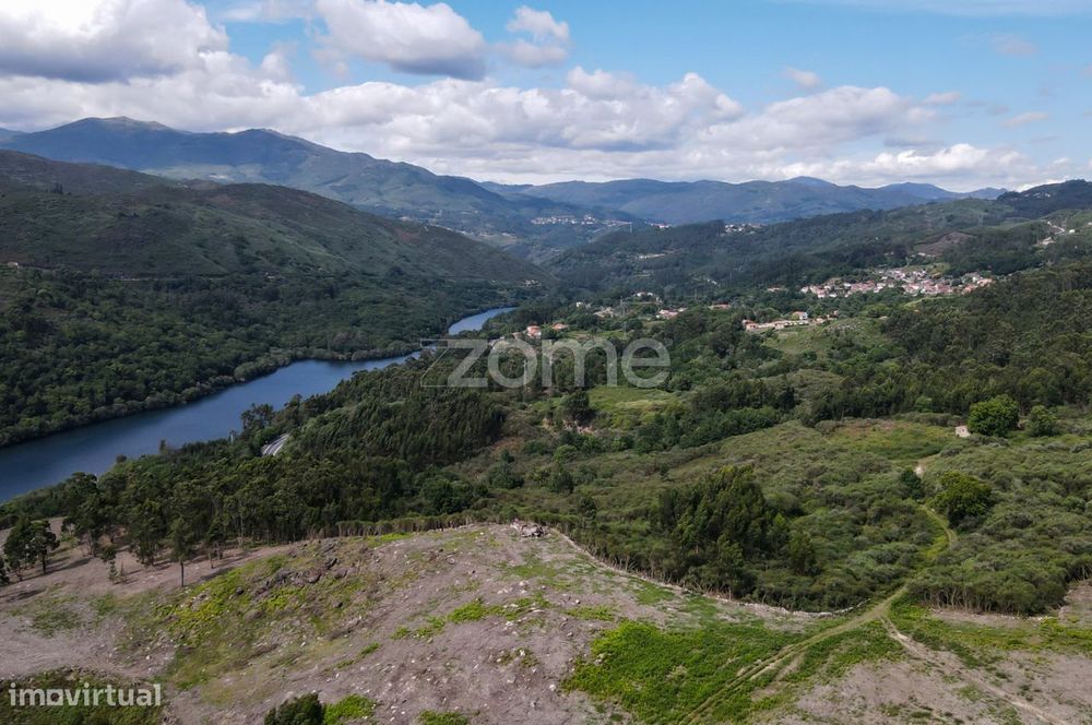 Terreno com 7.7 ha e três ruínas em Britelo, Ponte da Barca