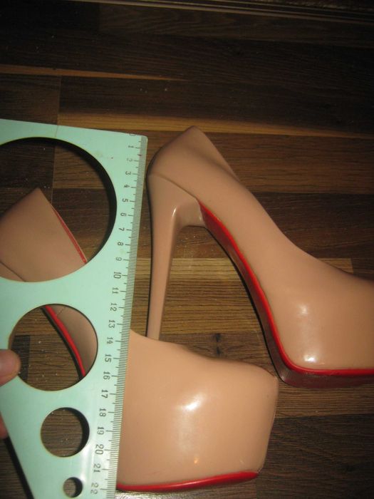 Стрипы,размер 38,в хорошем состоянии.Кожа.