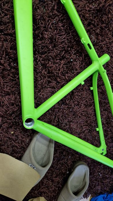 Quadros de bicicleta normal e eletrica