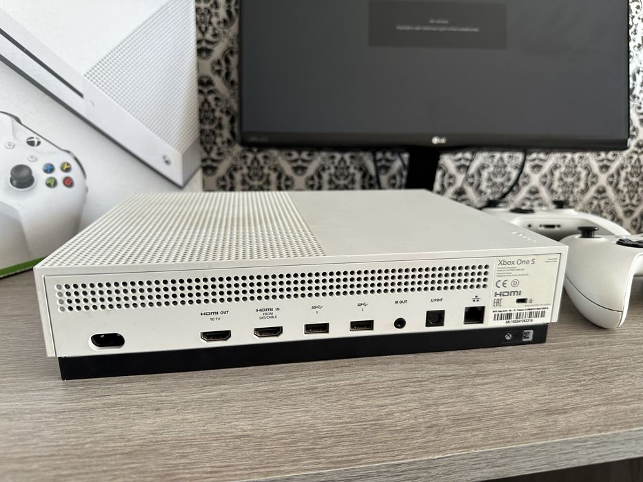 Ігрова приставка Xbox One S| 1 TB| GAME PASS