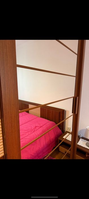 Cama de casal em bom estado