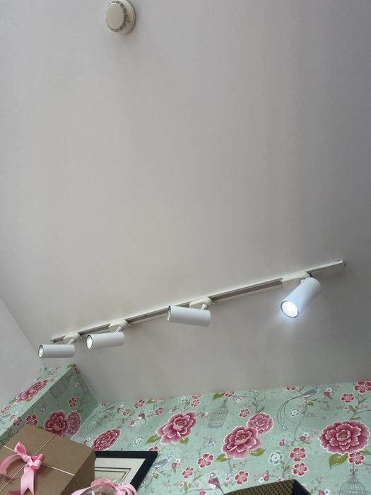 Focus de luz cada com 4, 3 unidades