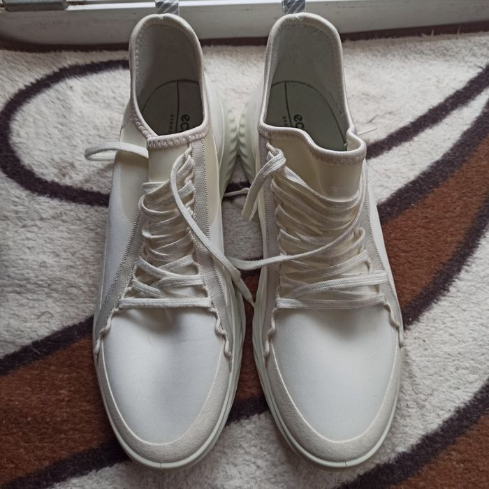 Buty Ecco r. 39 białe