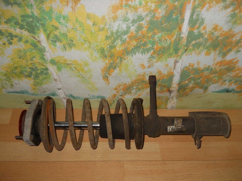 Передня стійка права (передняя стойка правая)