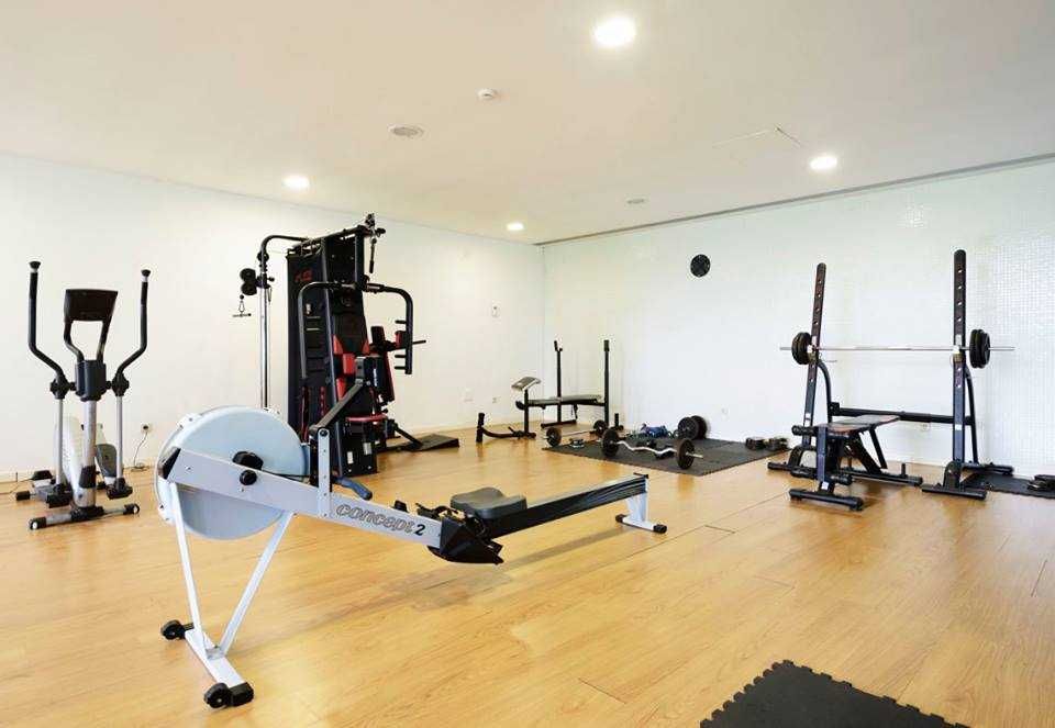 T0 Mobilado, junto ao Polo II + Piscina + Ginásio + Parqueamento