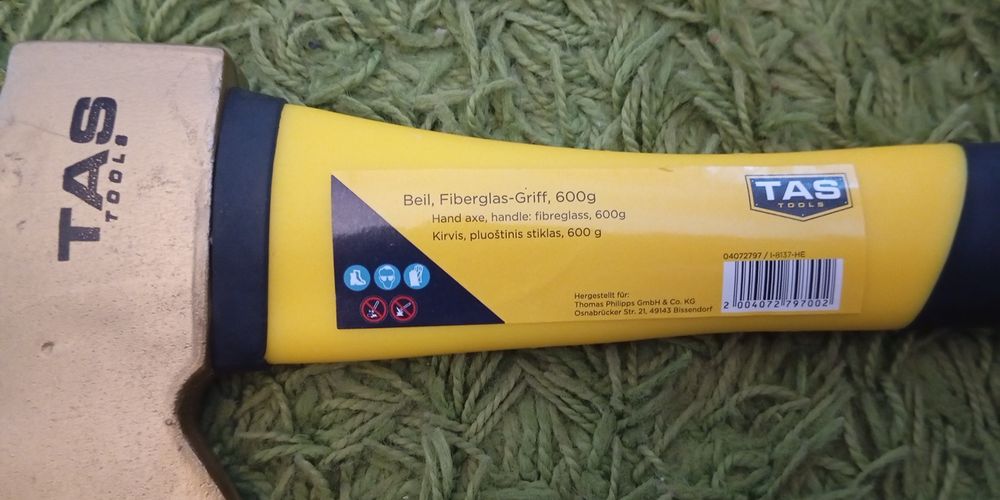 Топор. Цельнокованный. Клеймо. Лёгкий. Отлично рубит. Германия