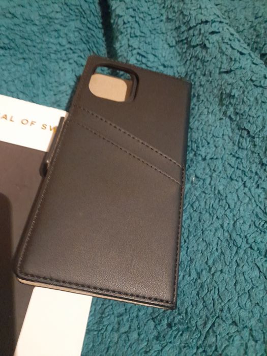 Etui z klapką ideal of sweden do iPhone 13