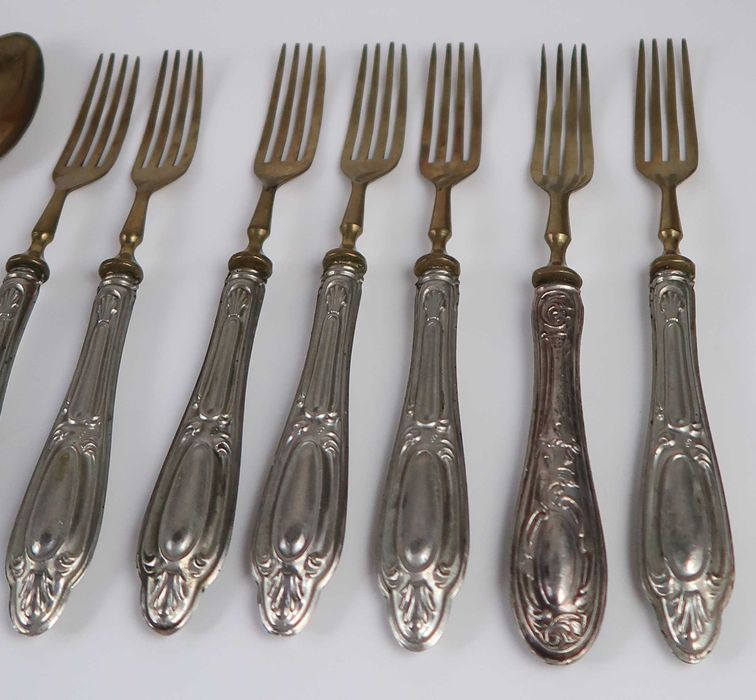 15 talheres antigos em metal