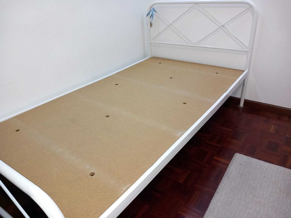 Cama Ferro Branca com estrado