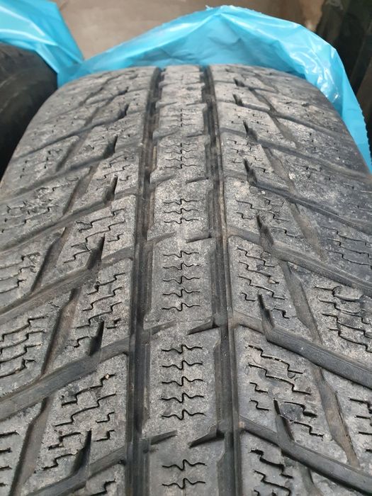 Opony zimowe 225/60r17 NOKIAN