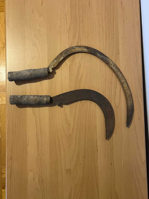 Dwa stare sierpy PRL